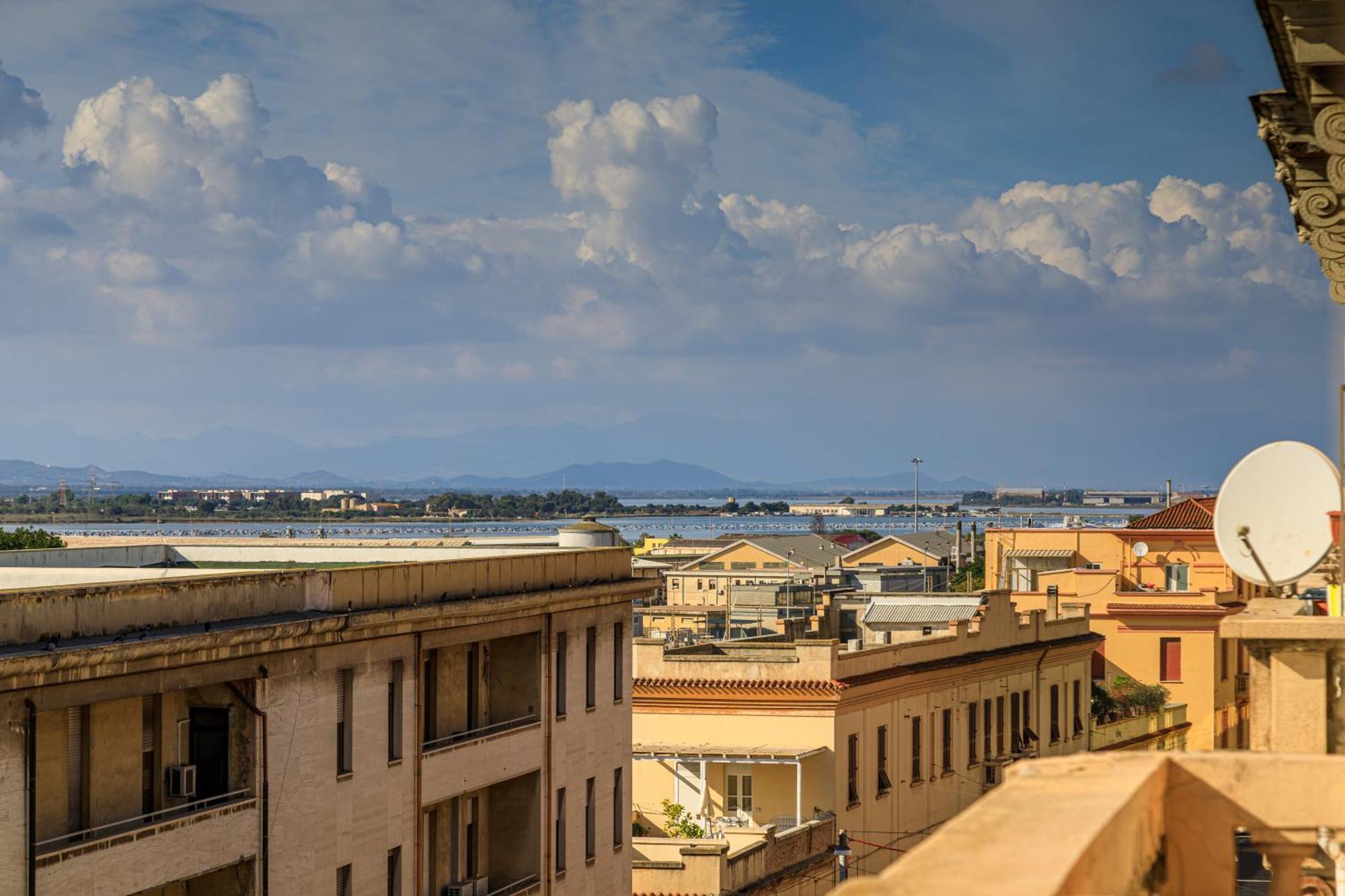 Onlyrooms V - Central & Train Station Cagliari Bagian luar foto
