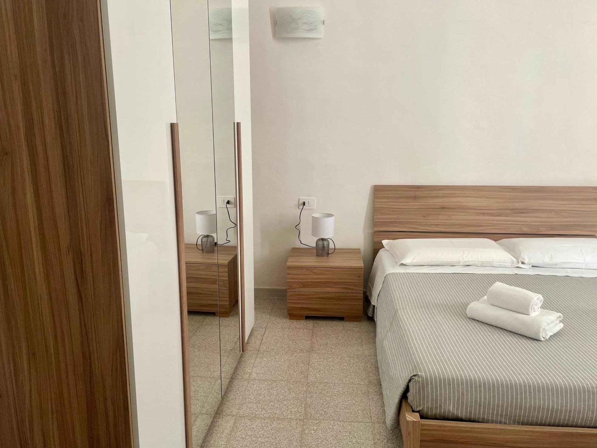 Onlyrooms V - Central & Train Station Cagliari Bagian luar foto