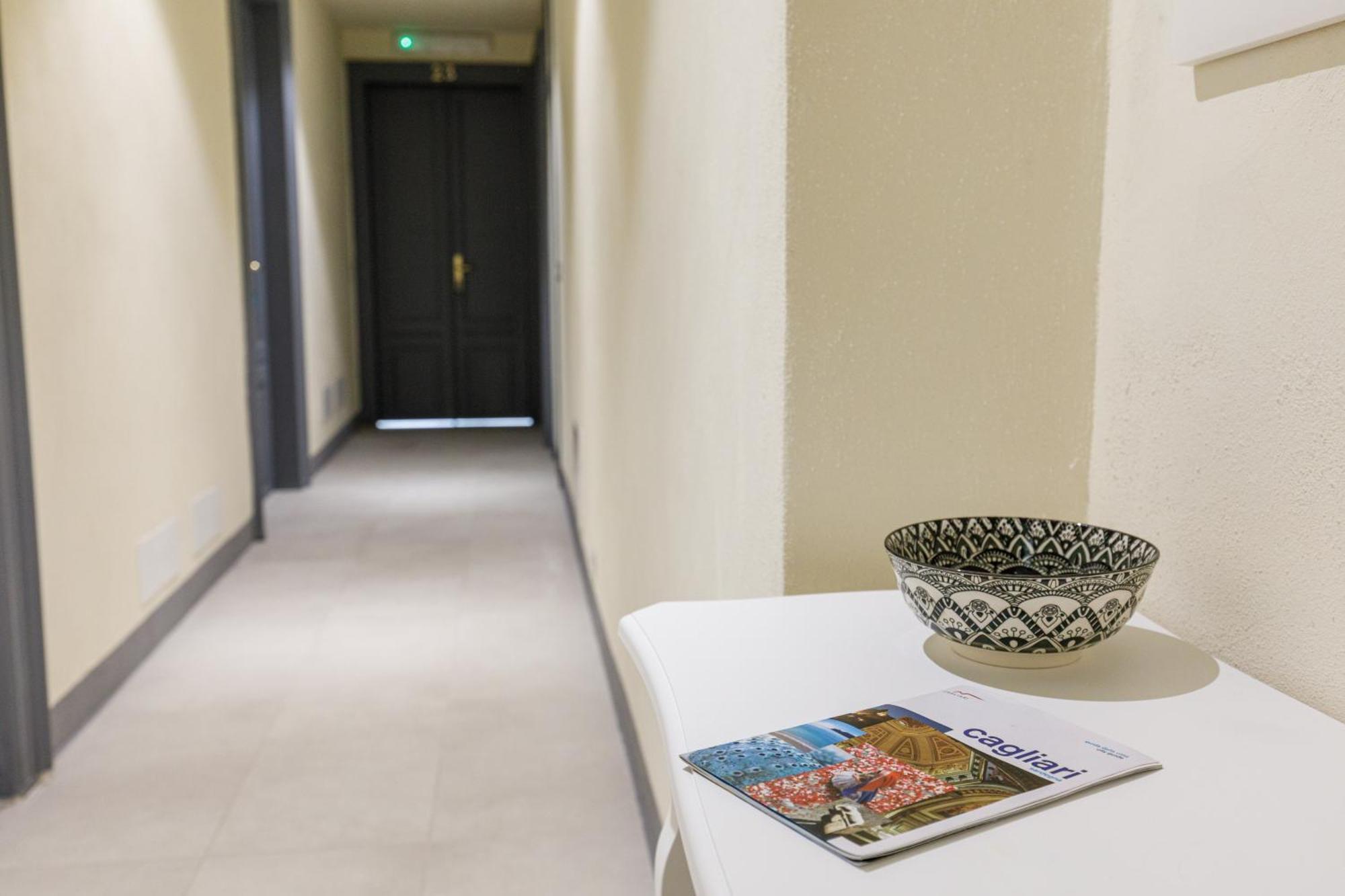 Onlyrooms V - Central & Train Station Cagliari Bagian luar foto