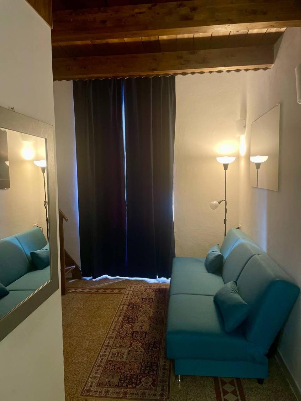 Onlyrooms V - Central & Train Station Cagliari Bagian luar foto